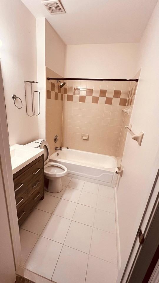 4737 Sw 13th Ct #4737 - Photo 4 of 27