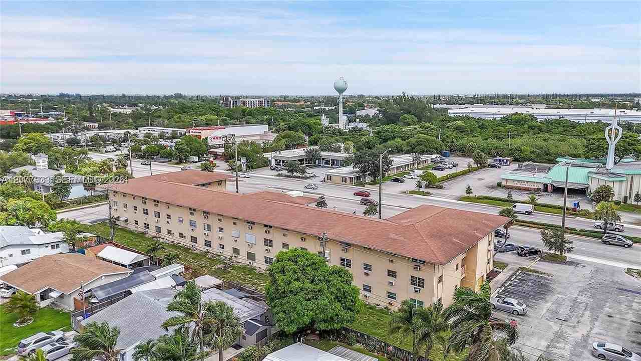 1050 E Sample Rd #309