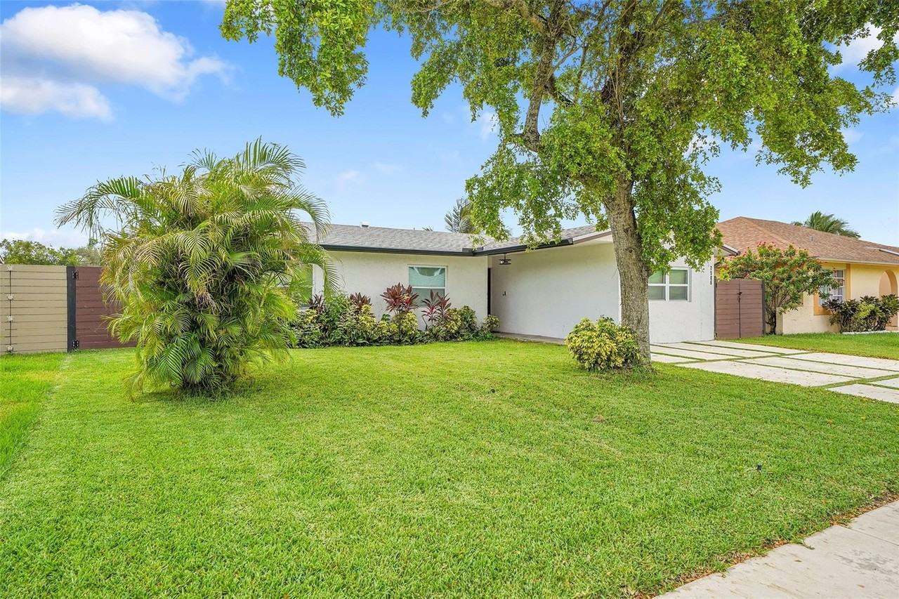 7506 Sw 7th Ct - Photo 2 of 18