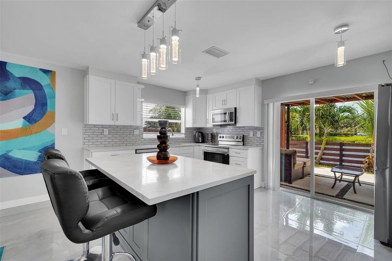 7506 Sw 7th Ct - Photo 6 of 18