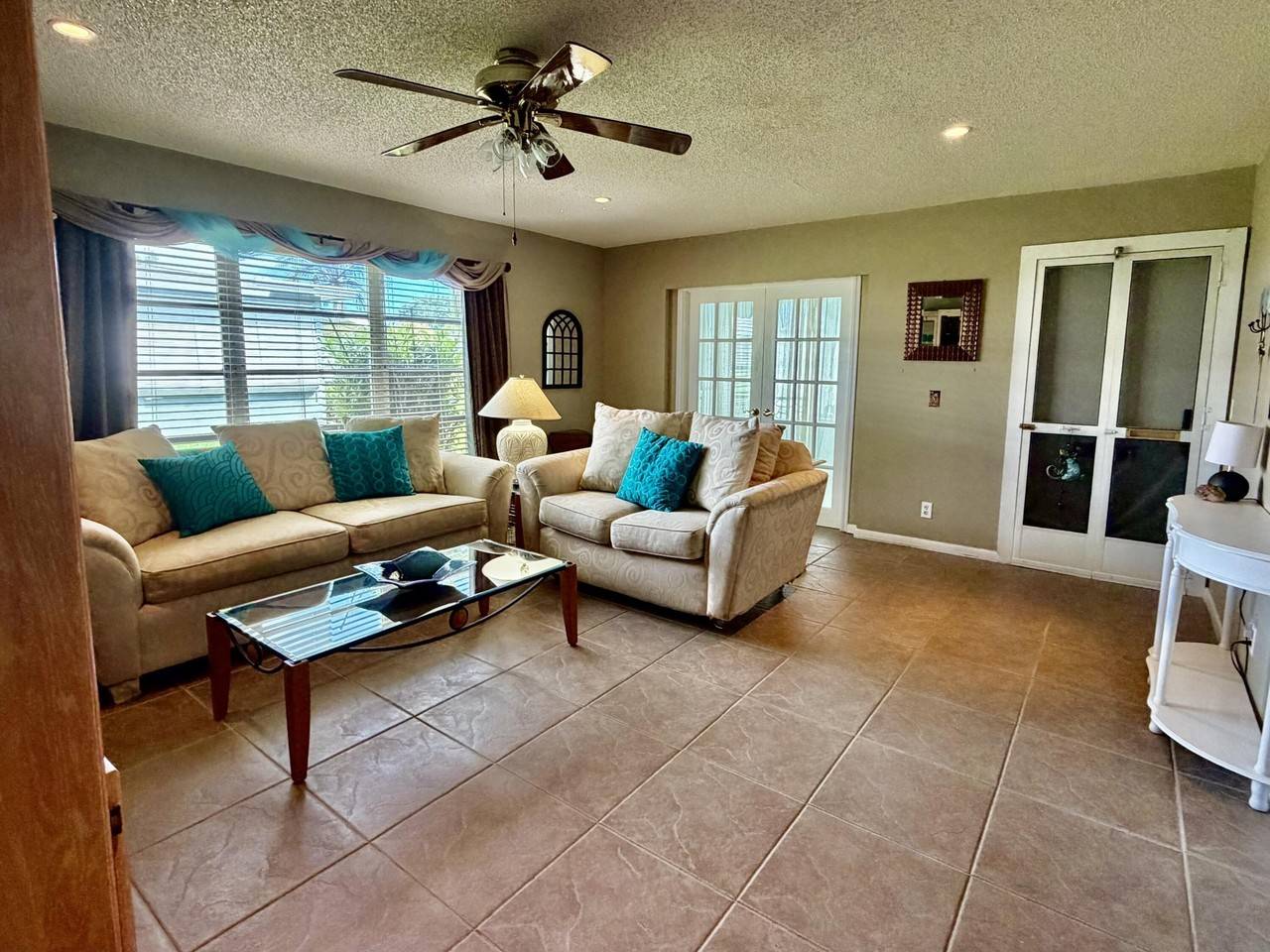 735 High Point Blvd N #D - Photo 4 of 27