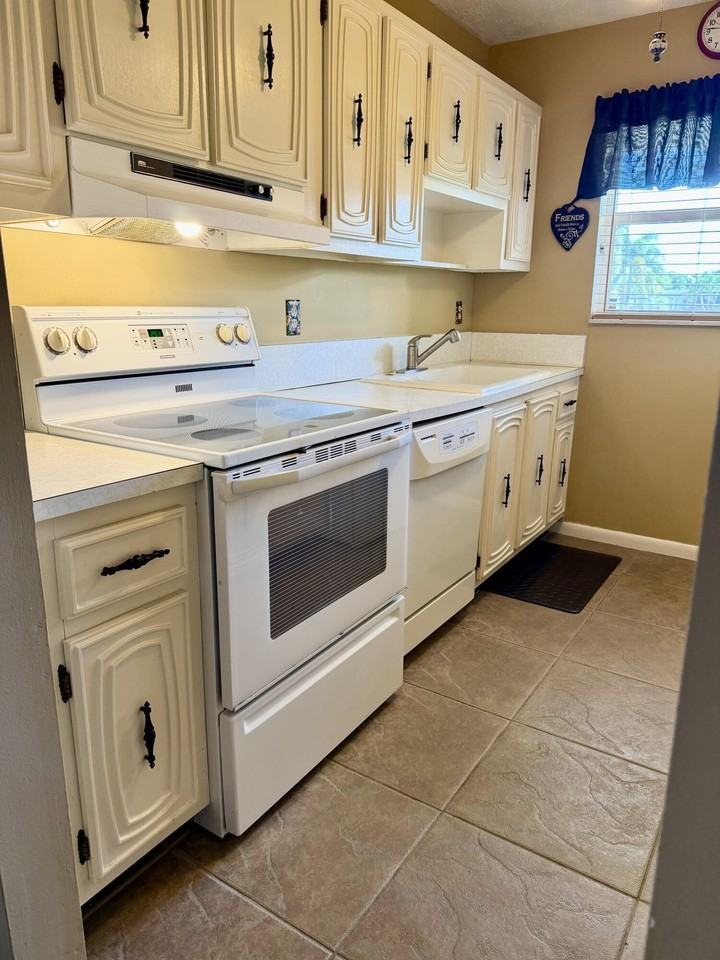 735 High Point Blvd N #D - Photo 7 of 27