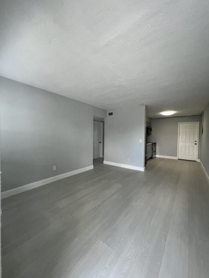 1273 W 34th St #1 - Photo 3 of 10