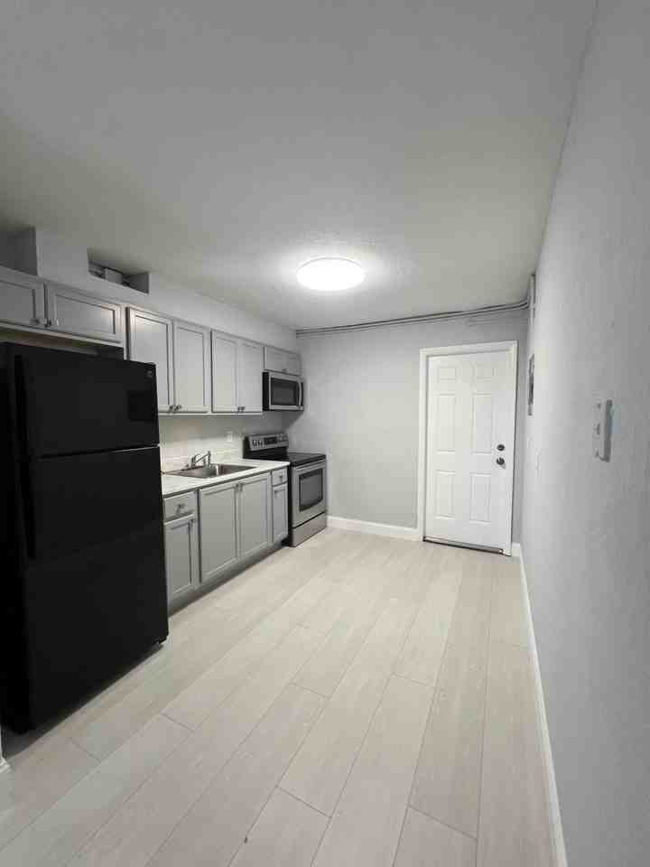 1273 W 34th St #1 - Photo 5 of 10