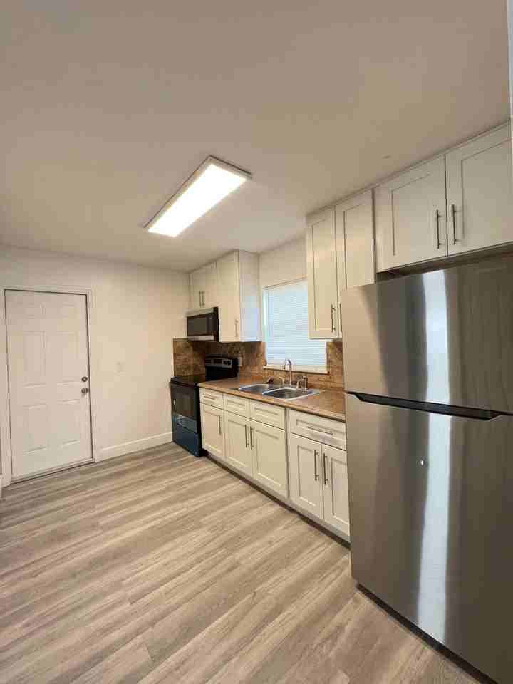 1775 Highland Ave #4 - Photo 5 of 32
