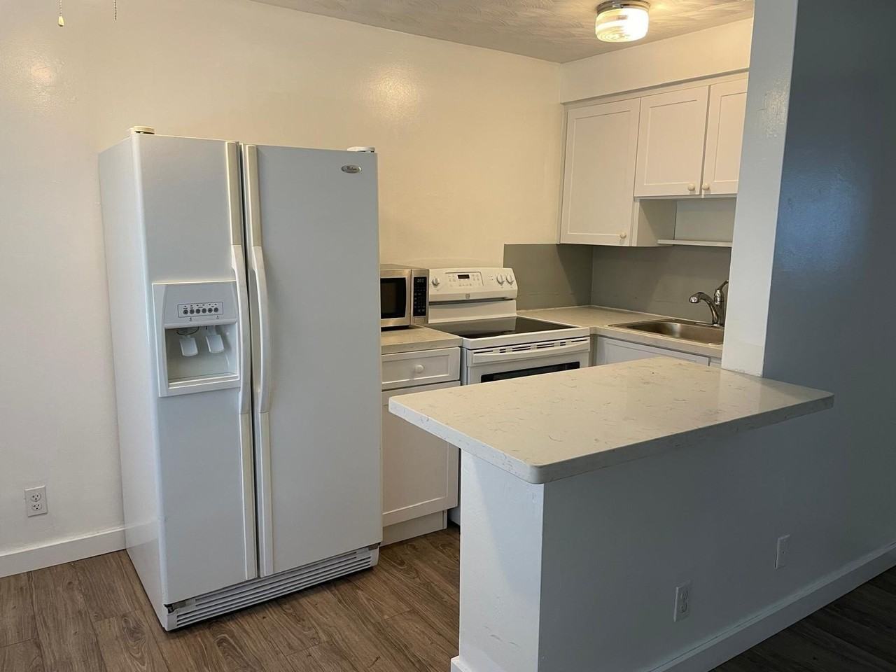 930 Ne 17th Ter #1-5 - Photo 2 of 13