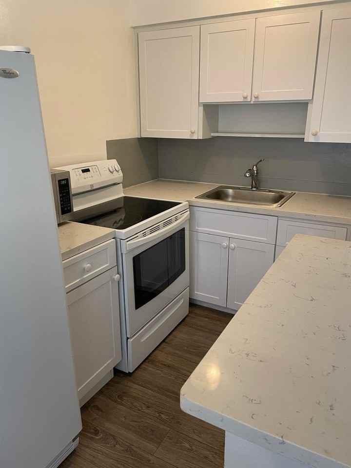 930 Ne 17th Ter #1-5 - Photo 3 of 13