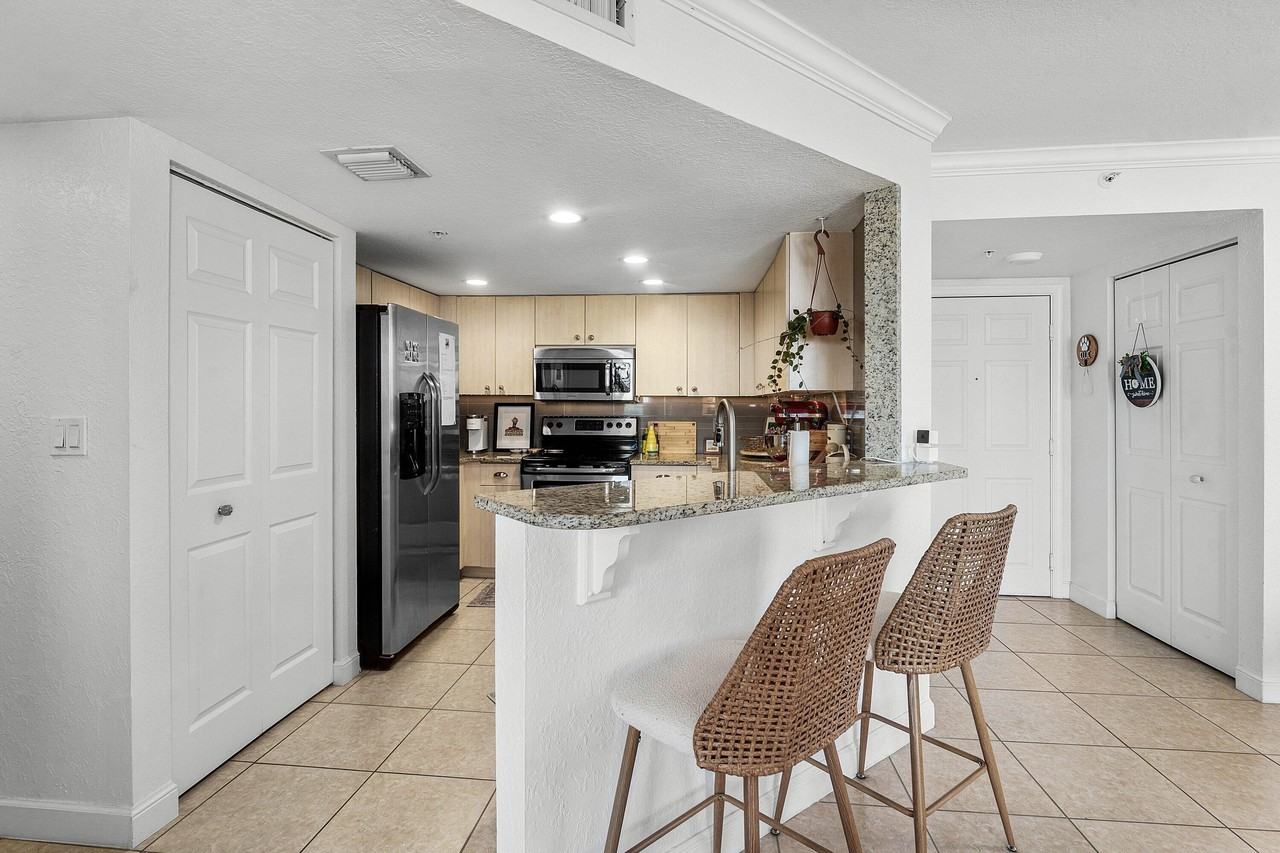 1801 N Flagler Dr #716 - Photo 4 of 38