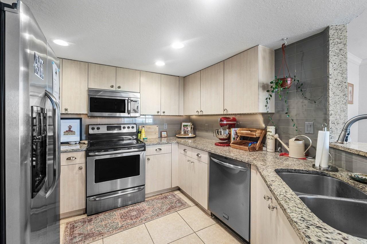1801 N Flagler Dr #716 - Photo 5 of 38