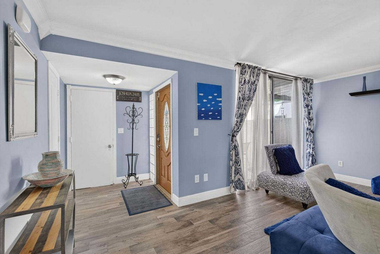 20533 Ne 6th Ct - Photo 4 of 35
