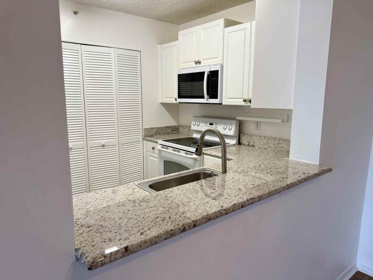 1450 Se 3rd Ave - Photo 3 of 18