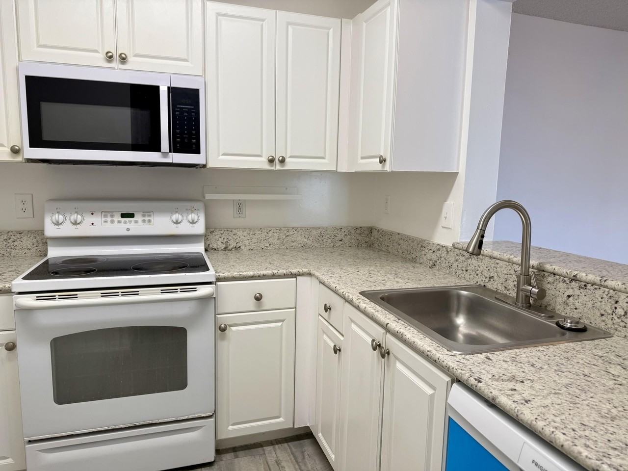 1450 Se 3rd Ave - Photo 4 of 18