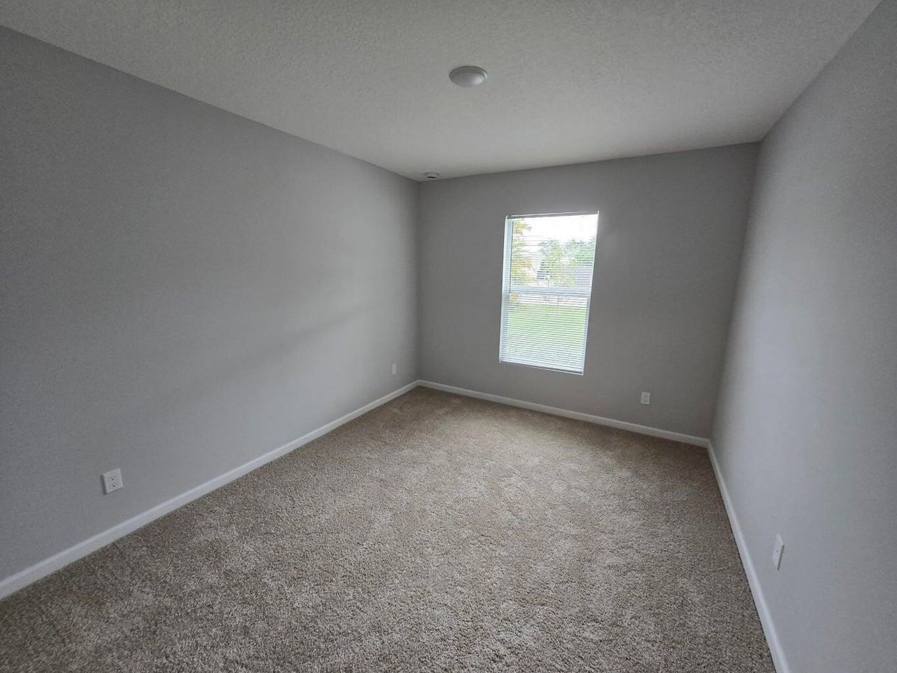 1250 Nw Antoch Ave - Photo 6 of 8