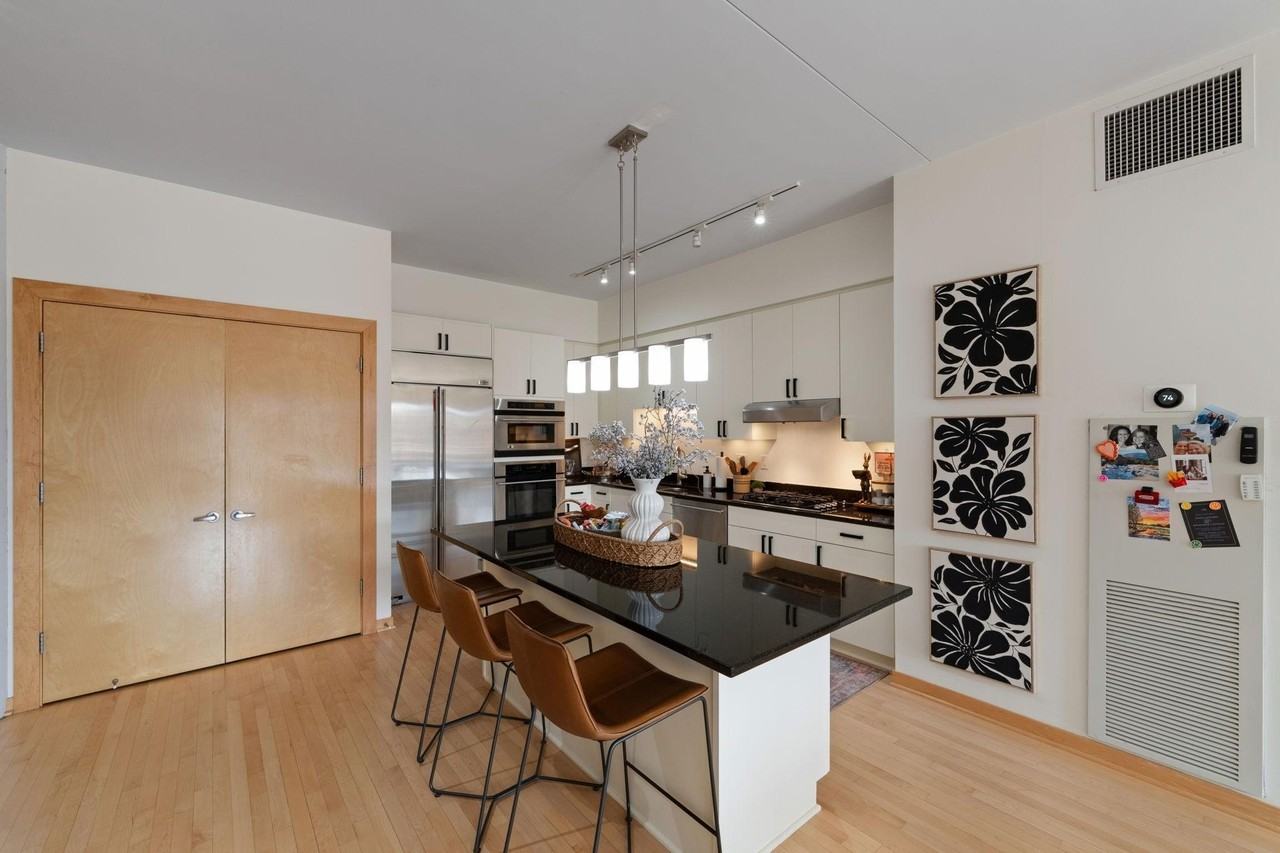 401 N 2nd St #502 - Photo 3 of 50