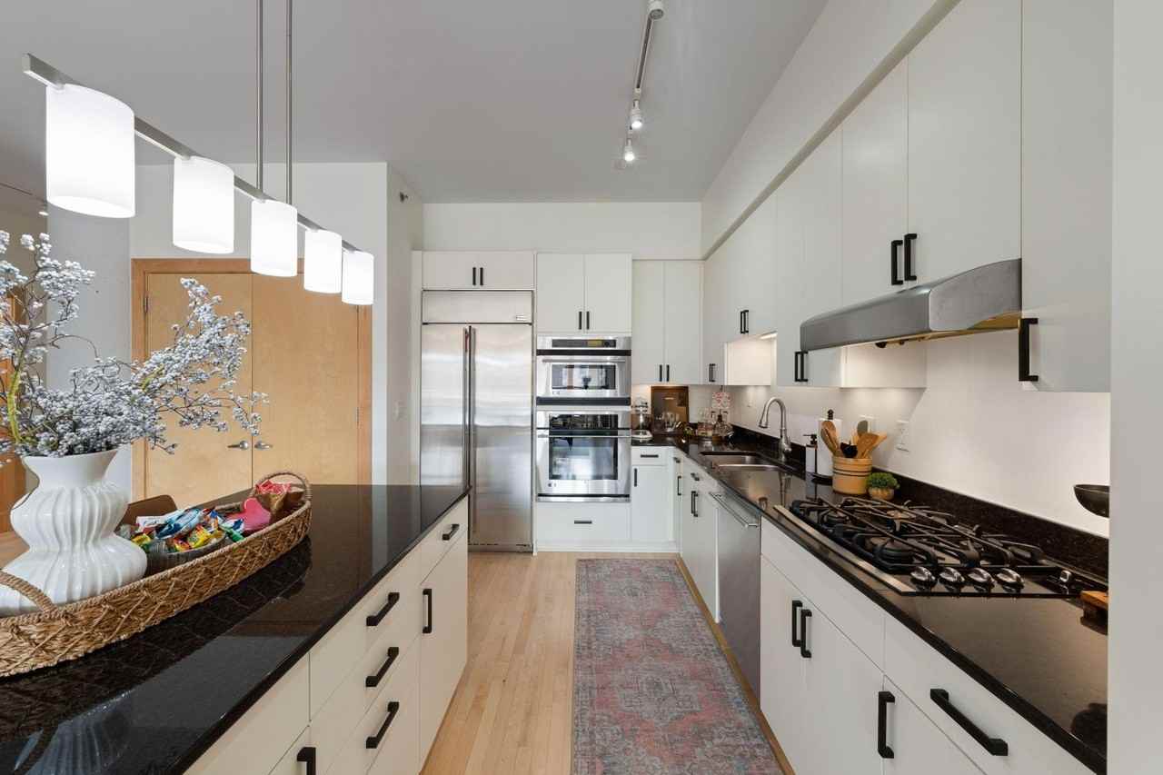 401 N 2nd St #502 - Photo 4 of 50