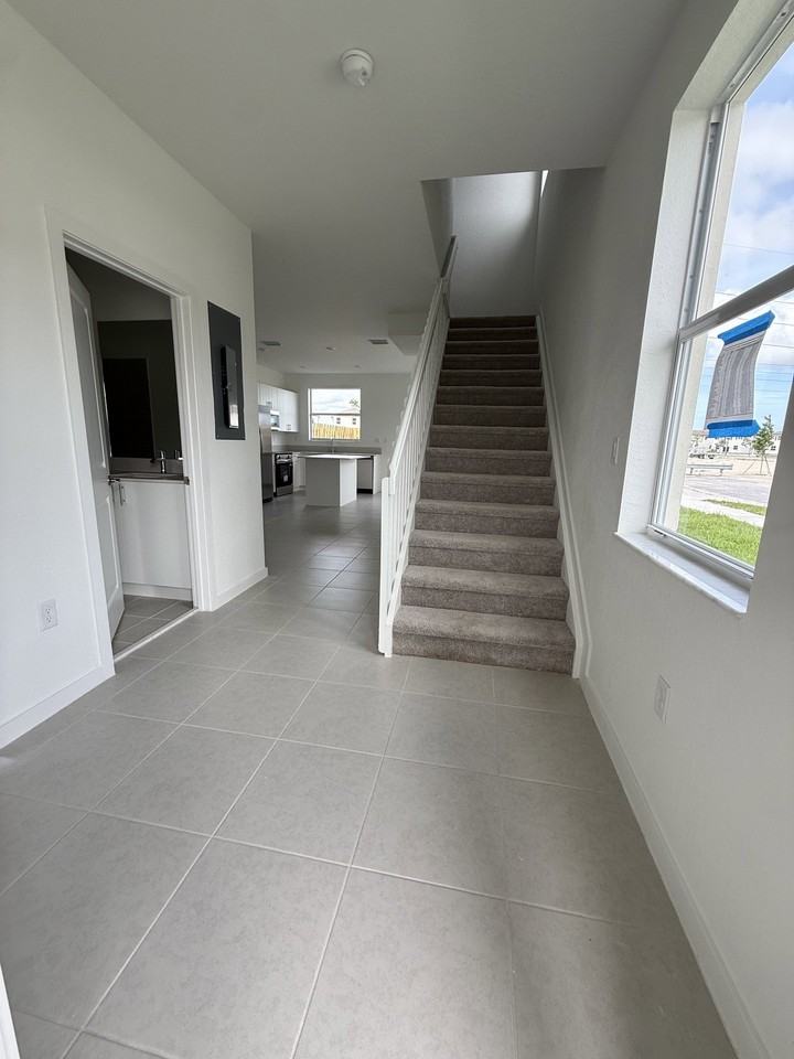 2597 Se 25th Ter - Photo 2 of 8