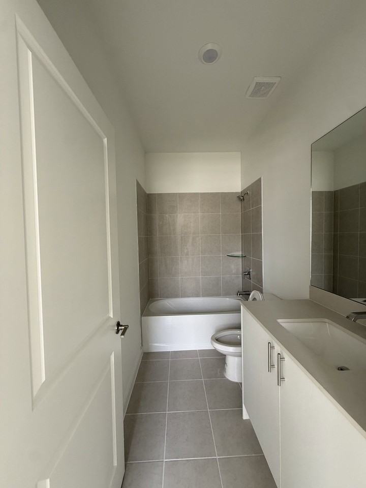 2597 Se 25th Ter - Photo 5 of 8