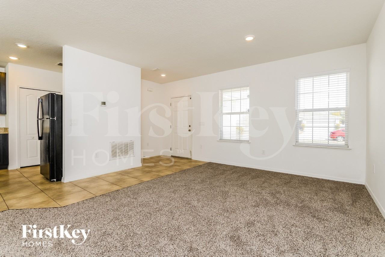 751 James Ct - Photo 4 of 17