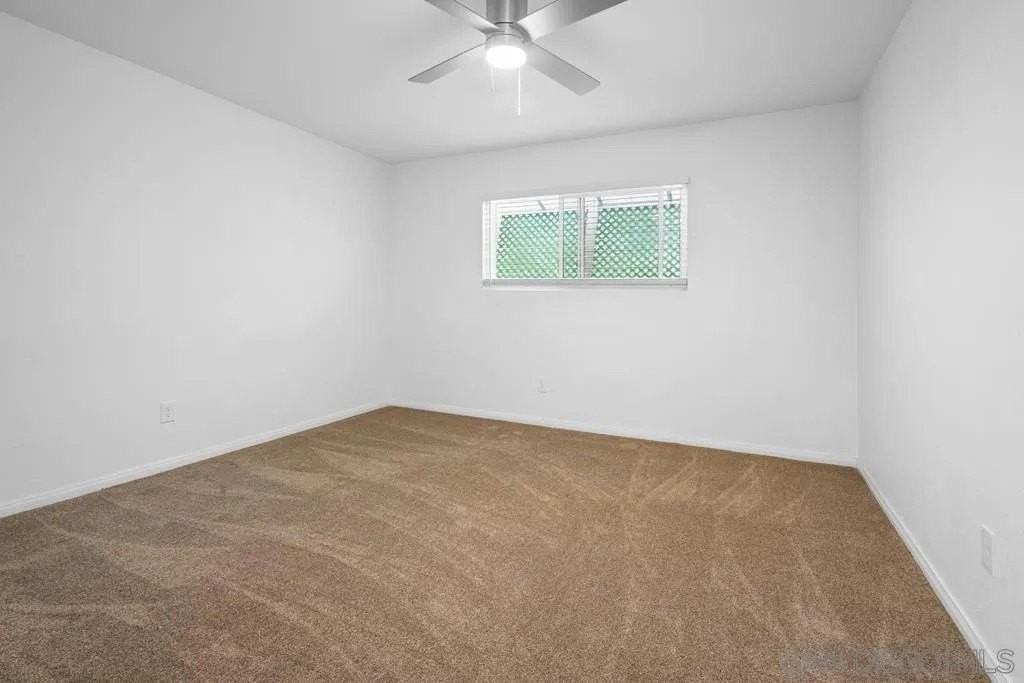 251 Sandstone St - Photo 5 of 24