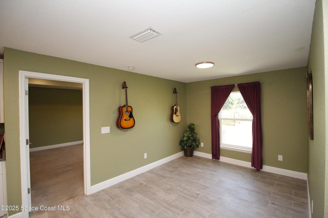 950 Douglas St Se - Photo 6 of 21
