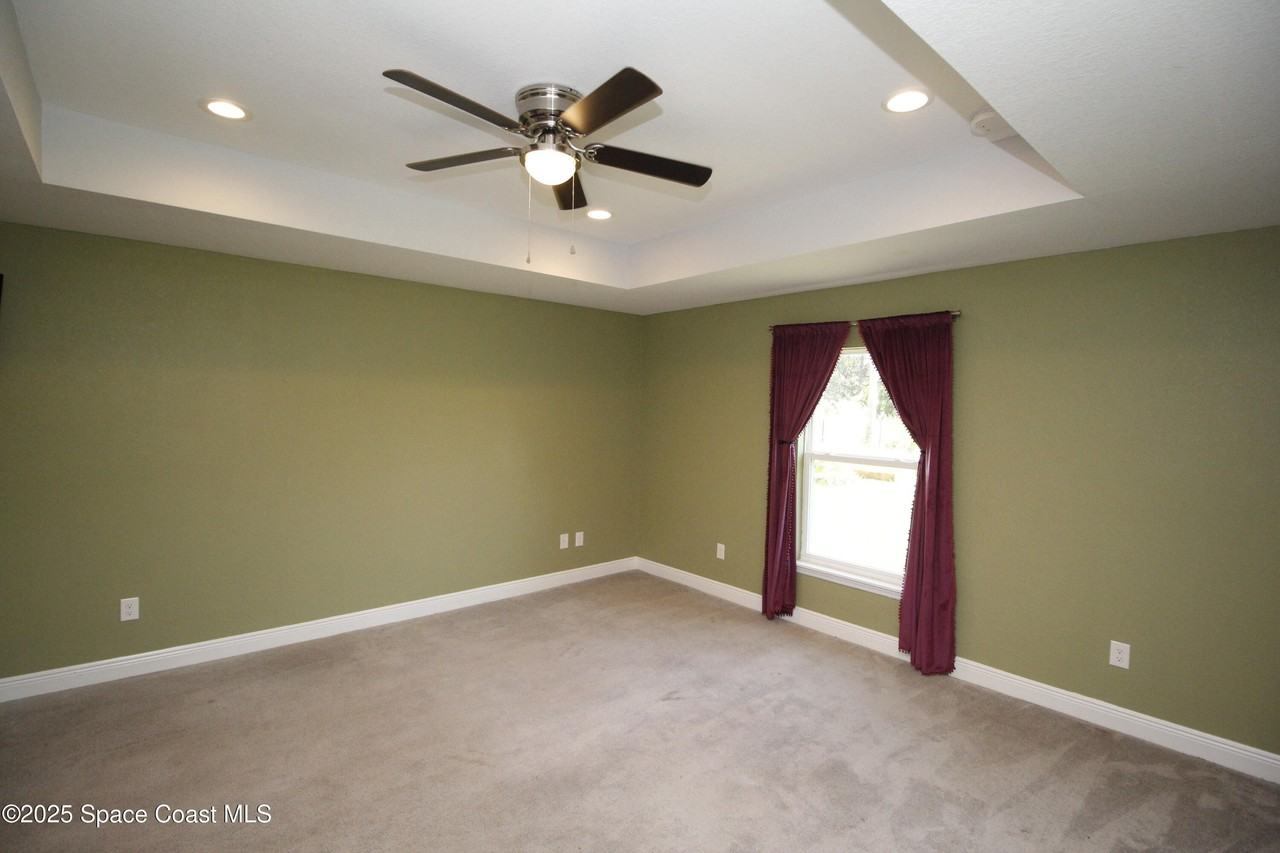 950 Douglas St Se - Photo 7 of 21