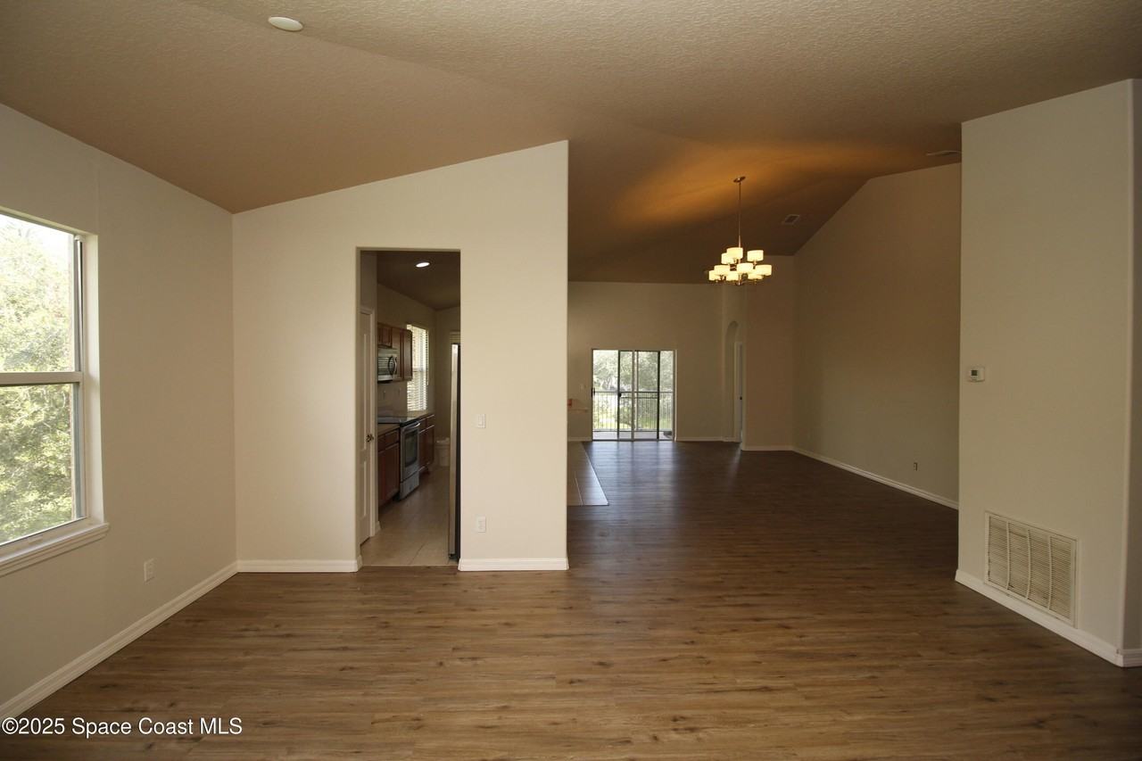 1010 Venetian Dr #201 - Photo 5 of 15