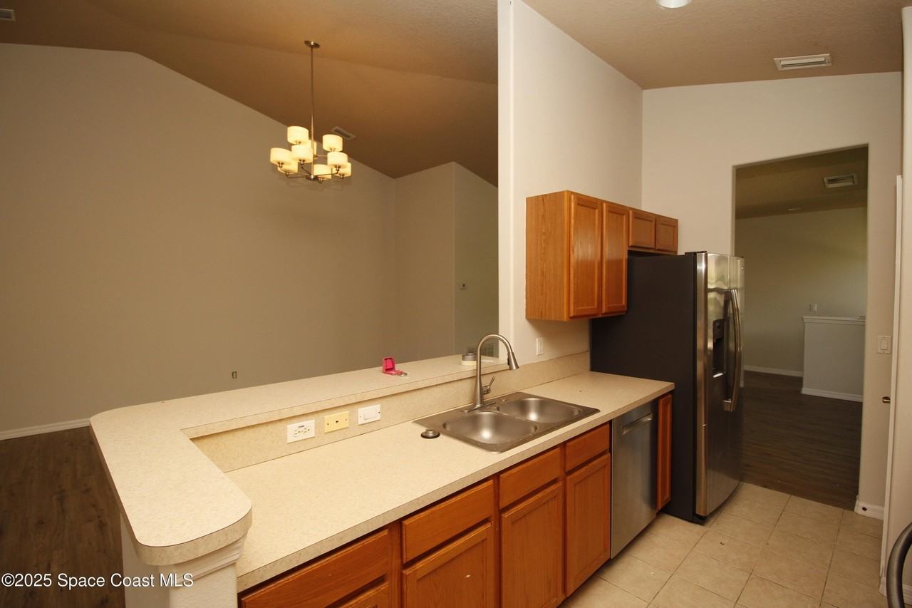 1010 Venetian Dr #201 - Photo 6 of 15