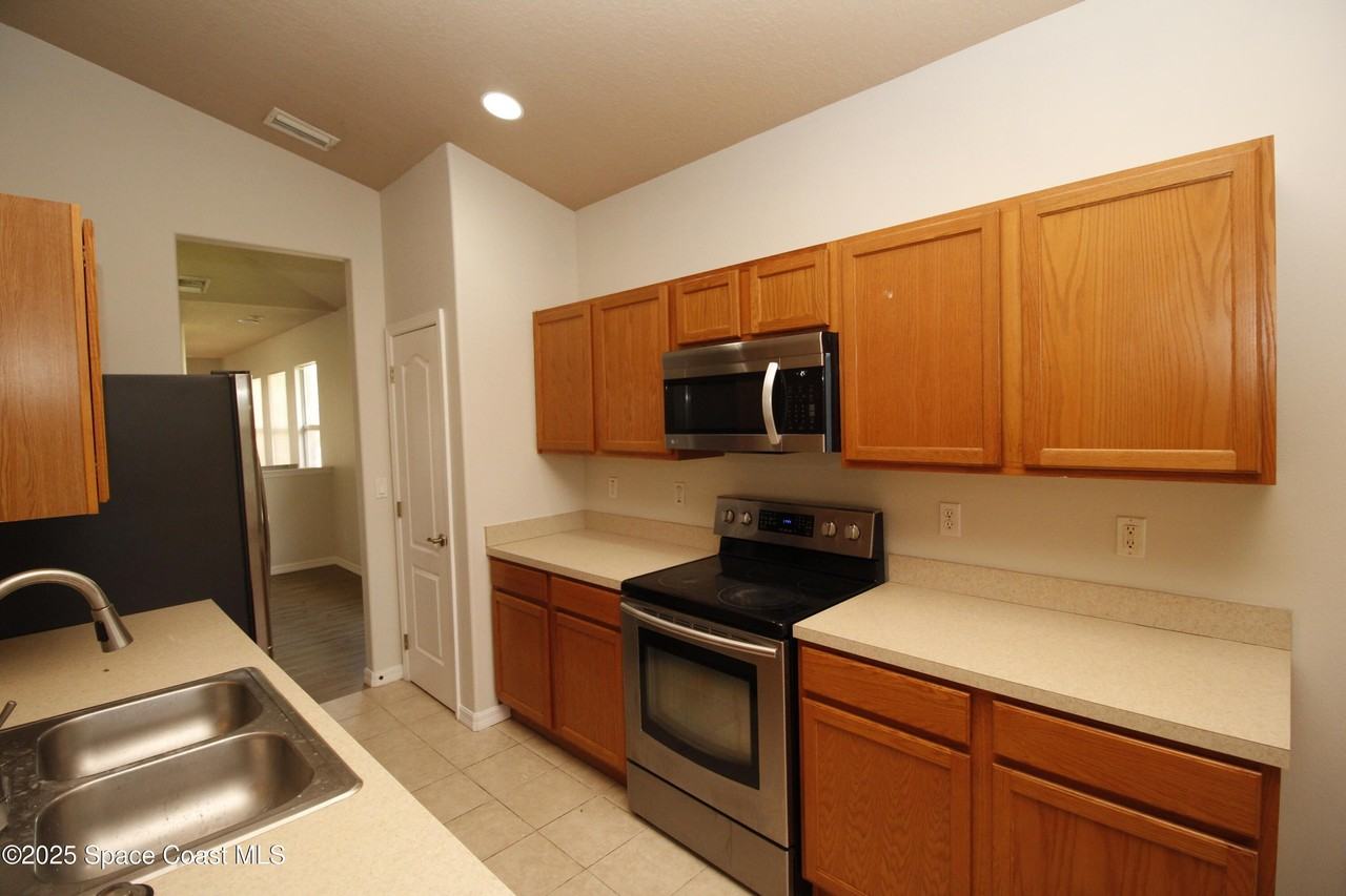 1010 Venetian Dr #201 - Photo 7 of 15
