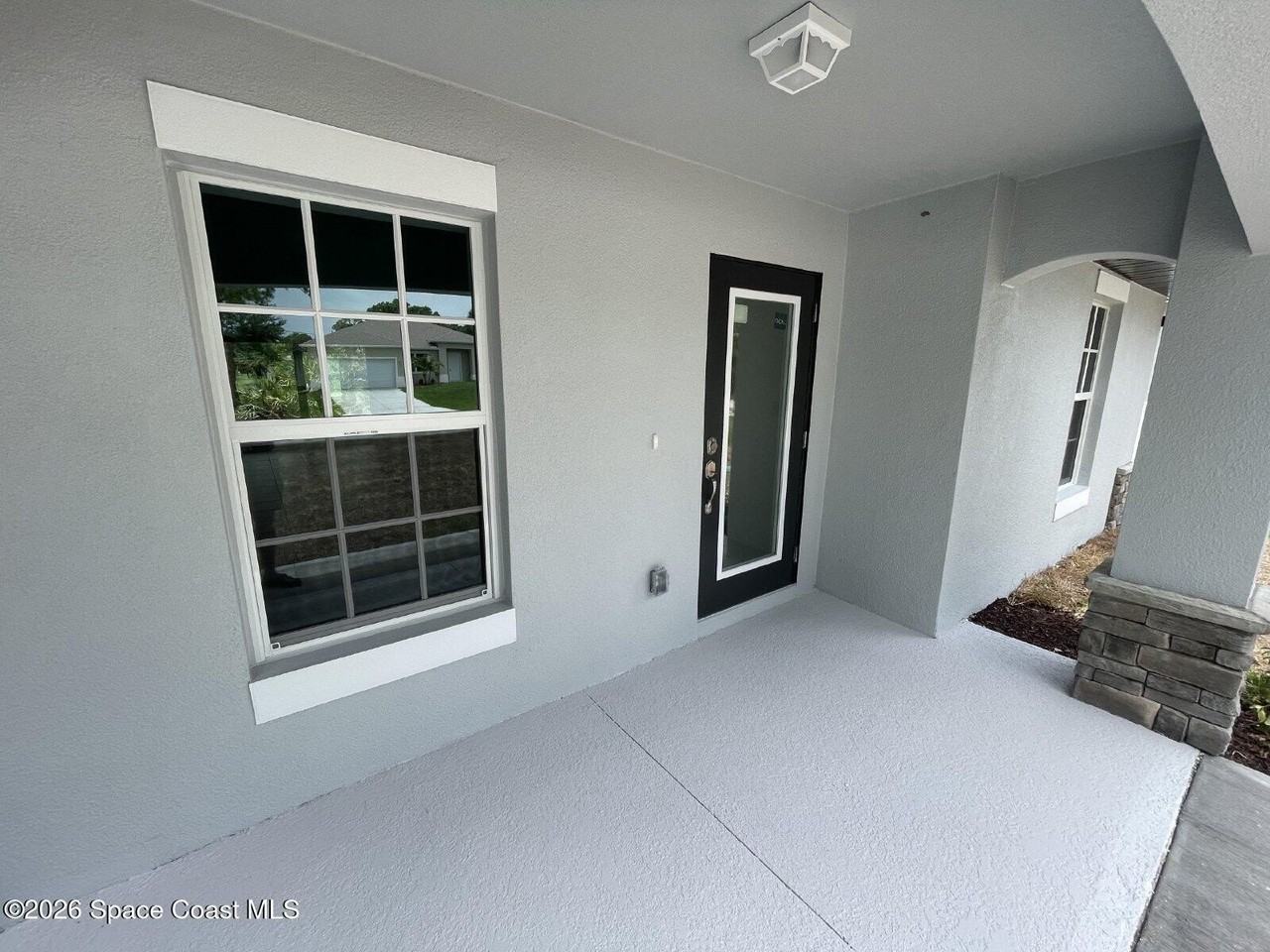 842 Buchanan Ave Se - Photo 2 of 22