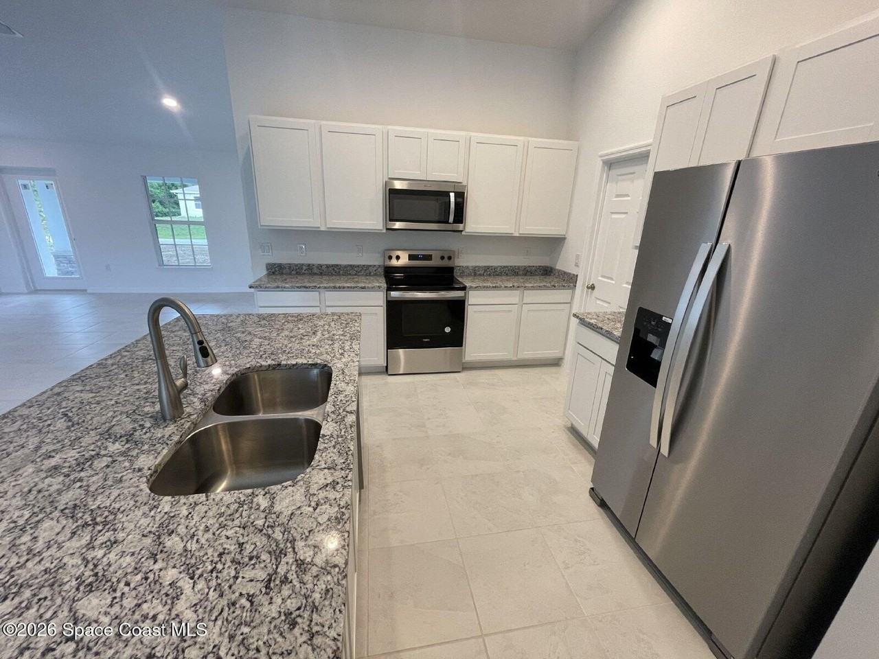 842 Buchanan Ave Se - Photo 6 of 22