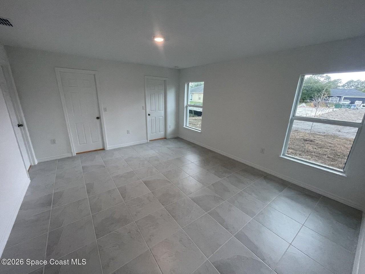 842 Buchanan Ave Se - Photo 7 of 22