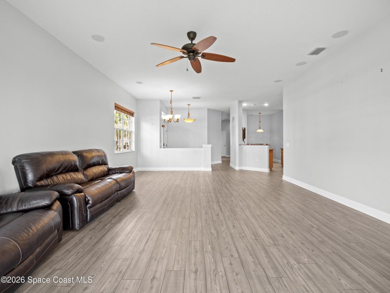 1317 Ballinton Dr - Photo 4 of 33