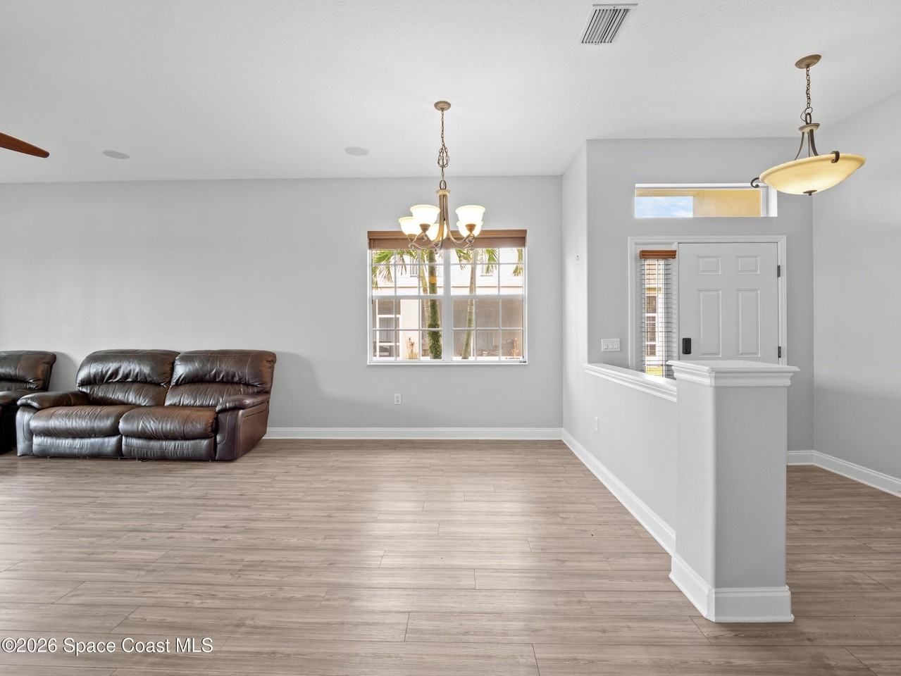 1317 Ballinton Dr - Photo 5 of 33