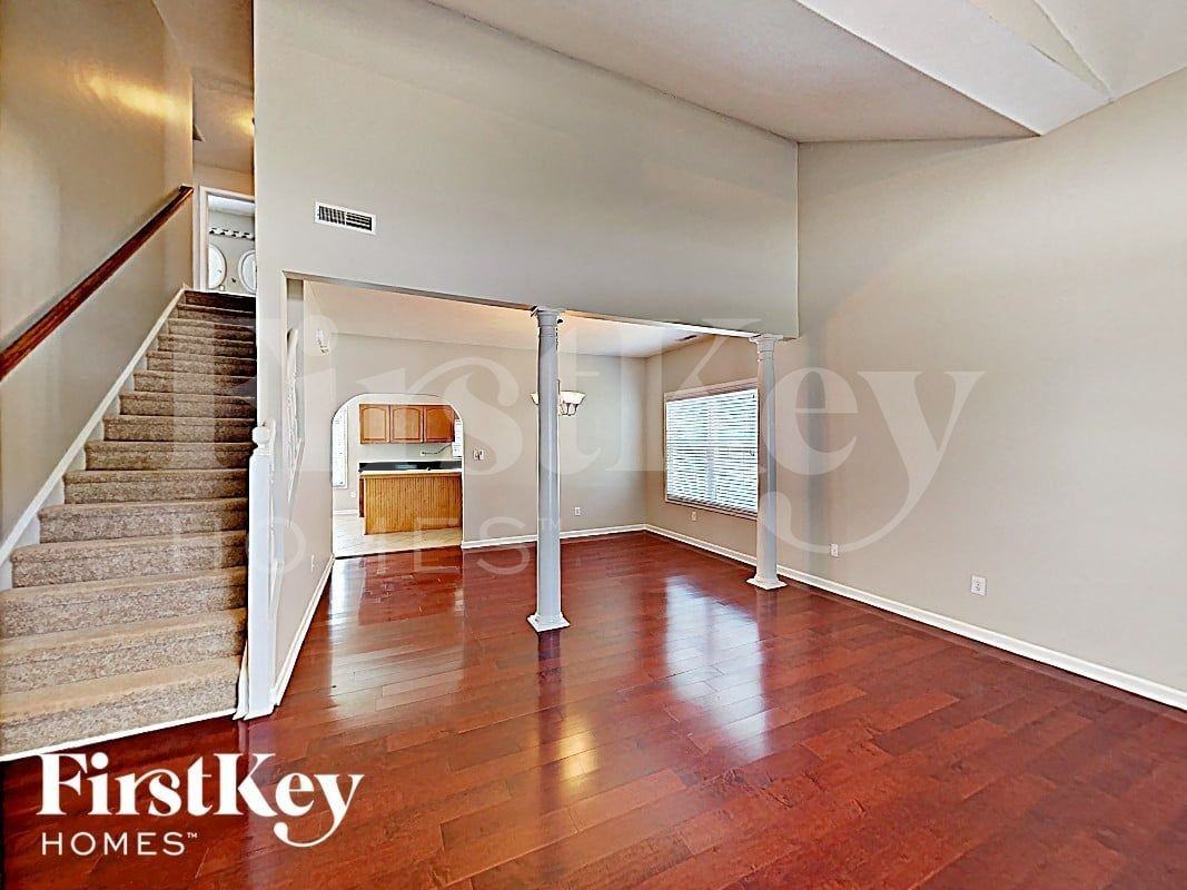 9917 Fountain Cove Ln - Photo 2 of 18