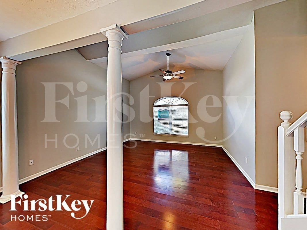 9917 Fountain Cove Ln - Photo 4 of 18