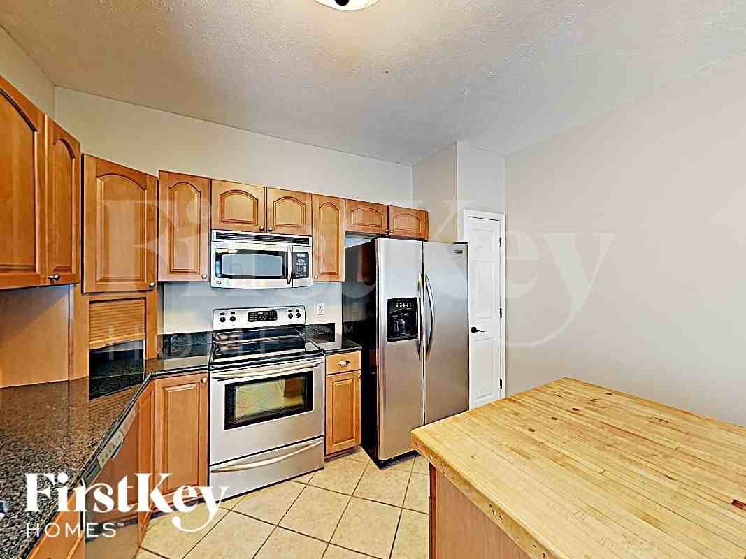 9917 Fountain Cove Ln - Photo 5 of 18