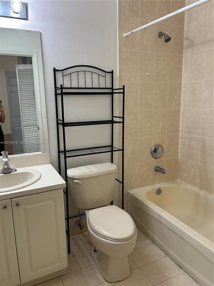 375 Ne 26th Ave - Photo 4 of 8