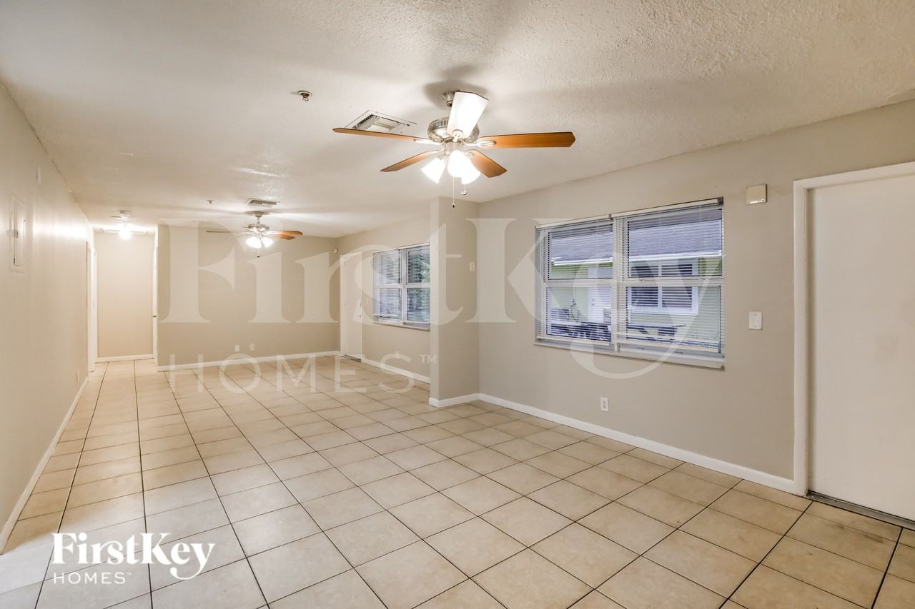 800 Sw 9th Ct - Photo 6 of 17