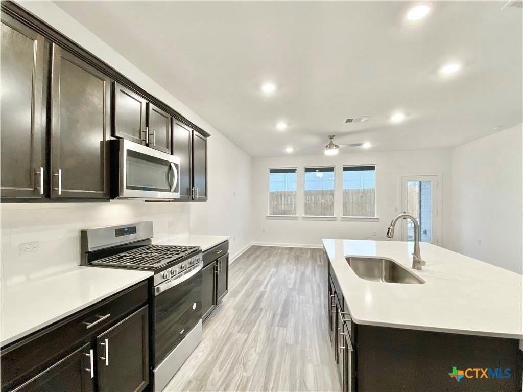 13816 Lubeck Dr - Photo 4 of 47