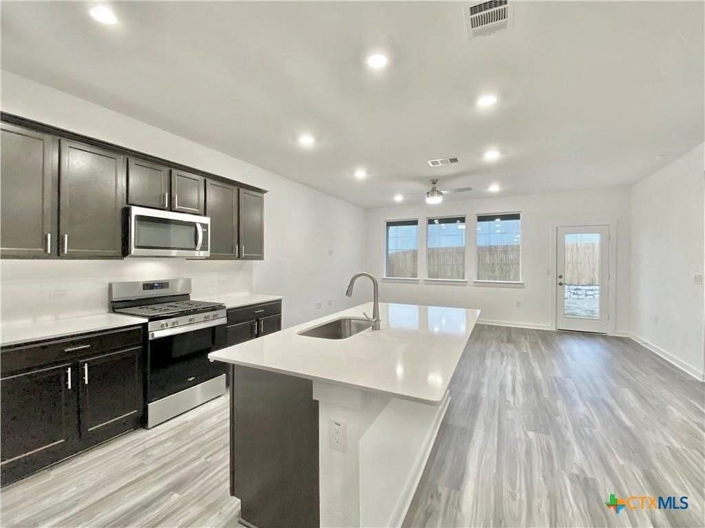 13816 Lubeck Dr - Photo 6 of 47