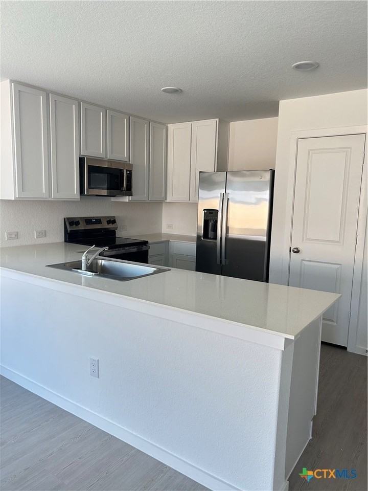 819 Summit Ter - Photo 4 of 16