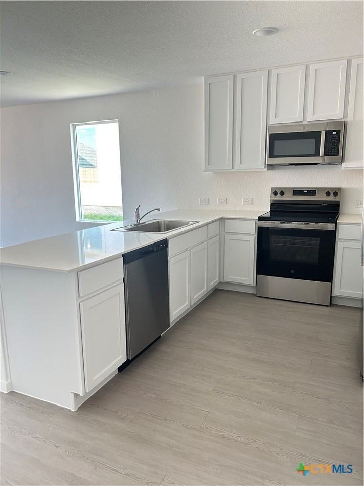 819 Summit Ter - Photo 5 of 16