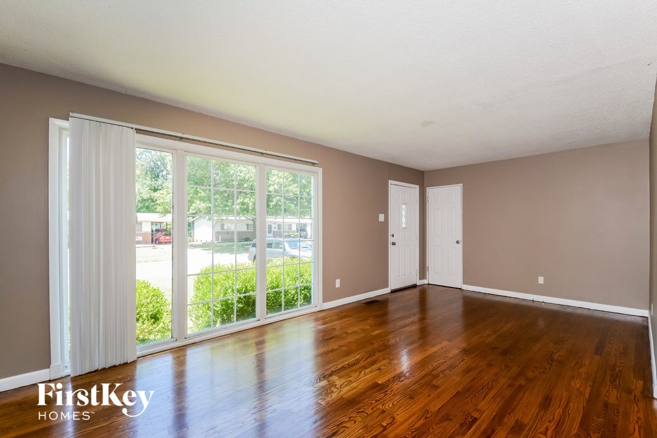 755 Gonzaga Ln - Photo 4 of 15