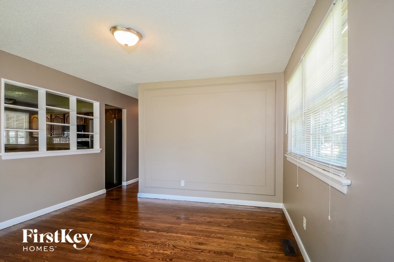 755 Gonzaga Ln - Photo 5 of 15