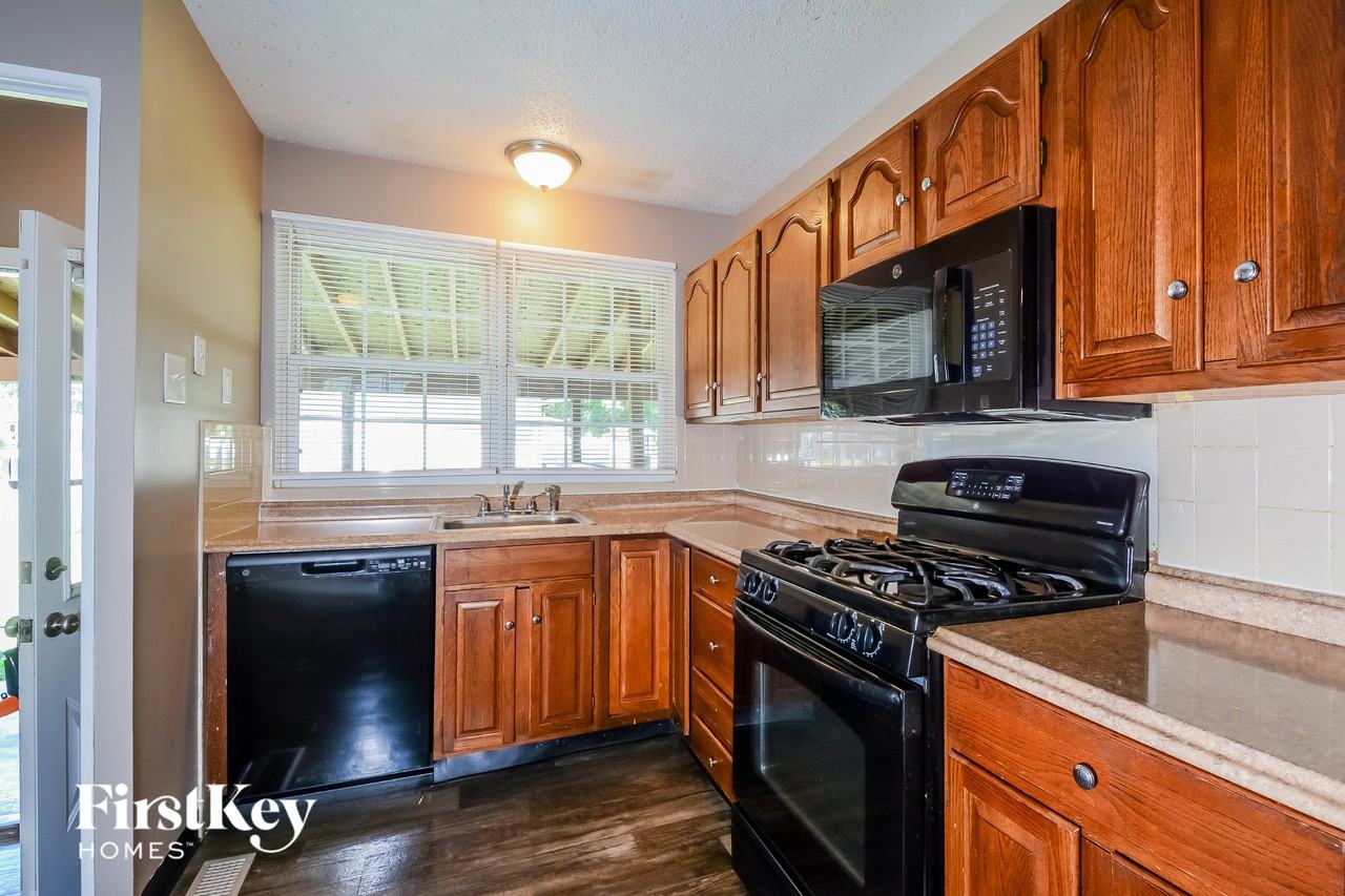 755 Gonzaga Ln - Photo 6 of 15