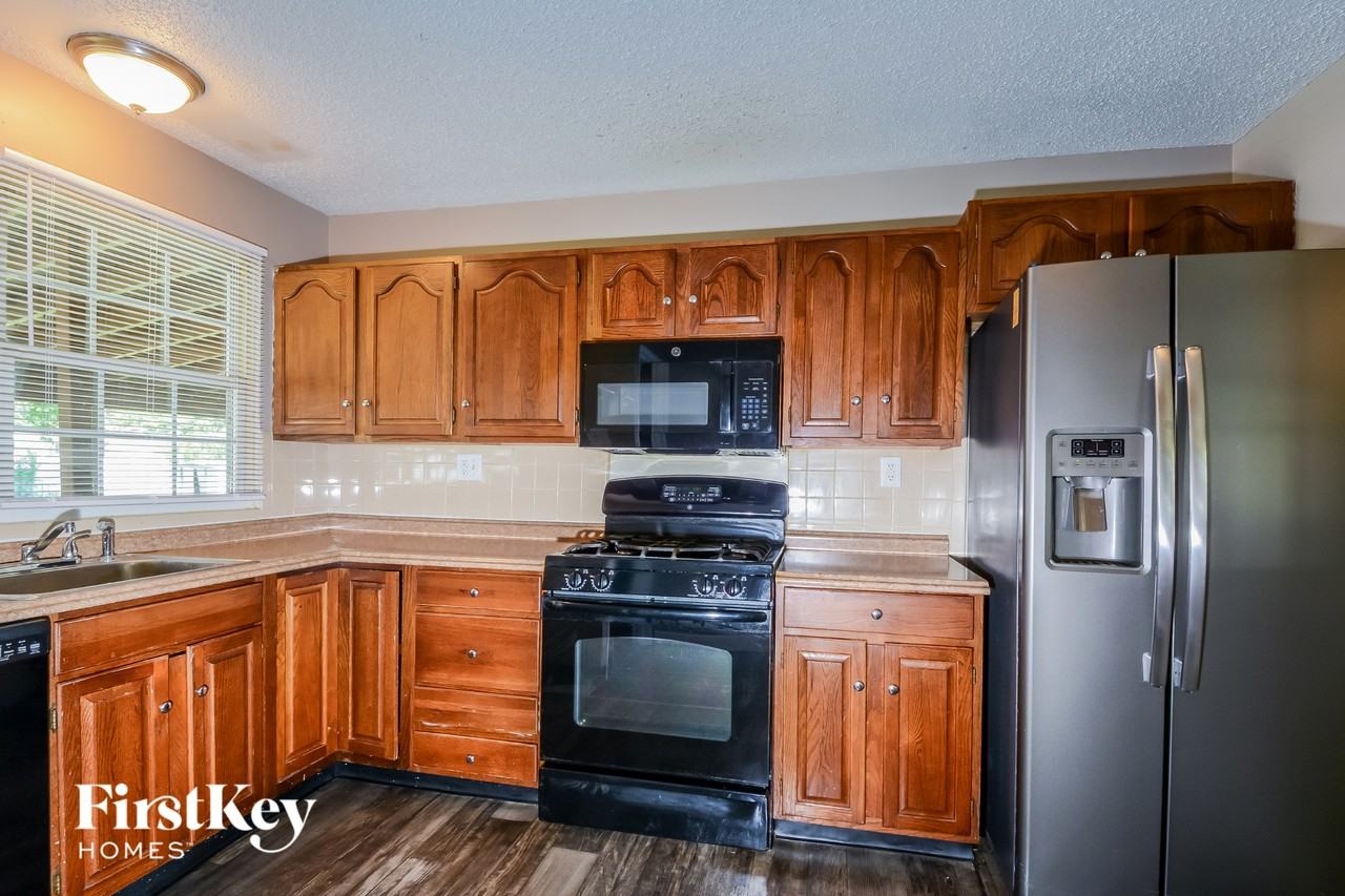 755 Gonzaga Ln - Photo 7 of 15