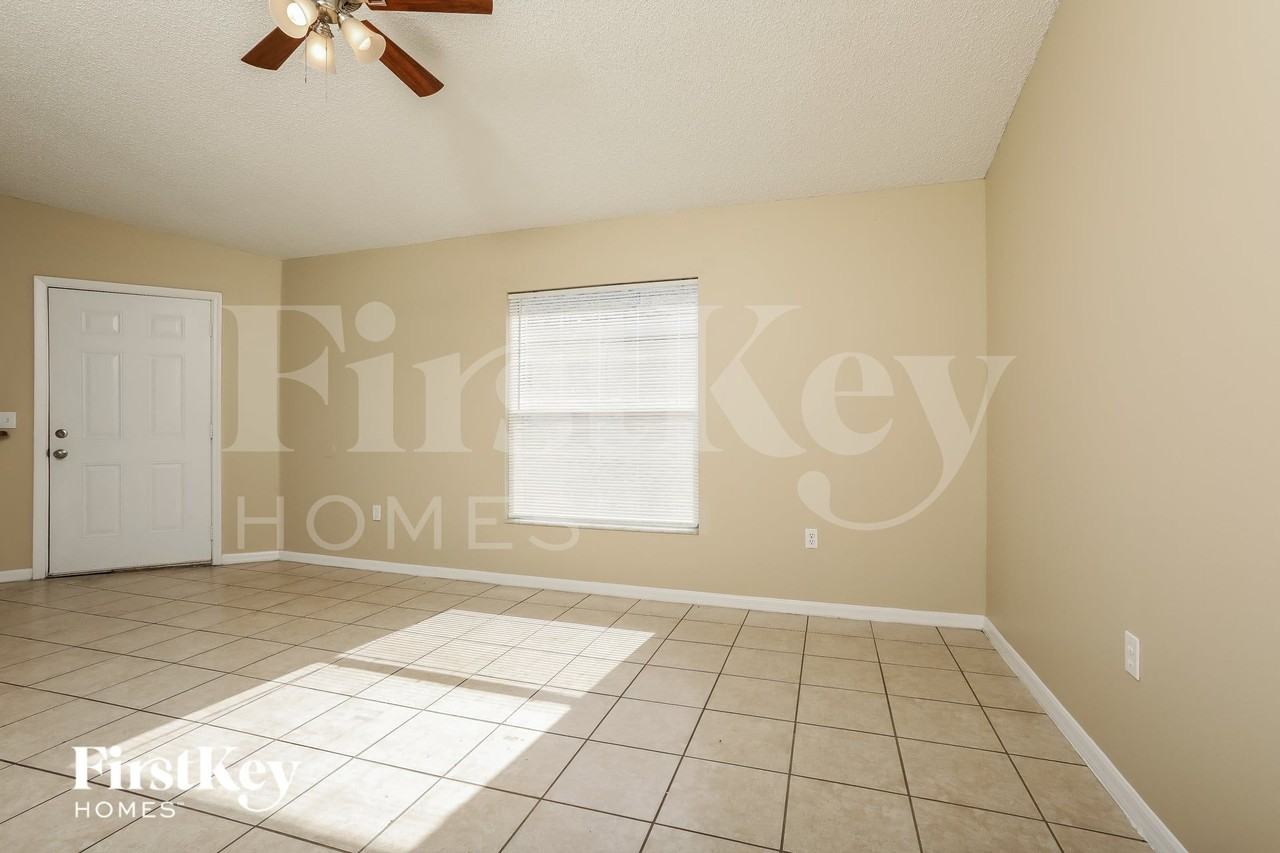 7448 Little Pond Ct - Photo 3 of 15