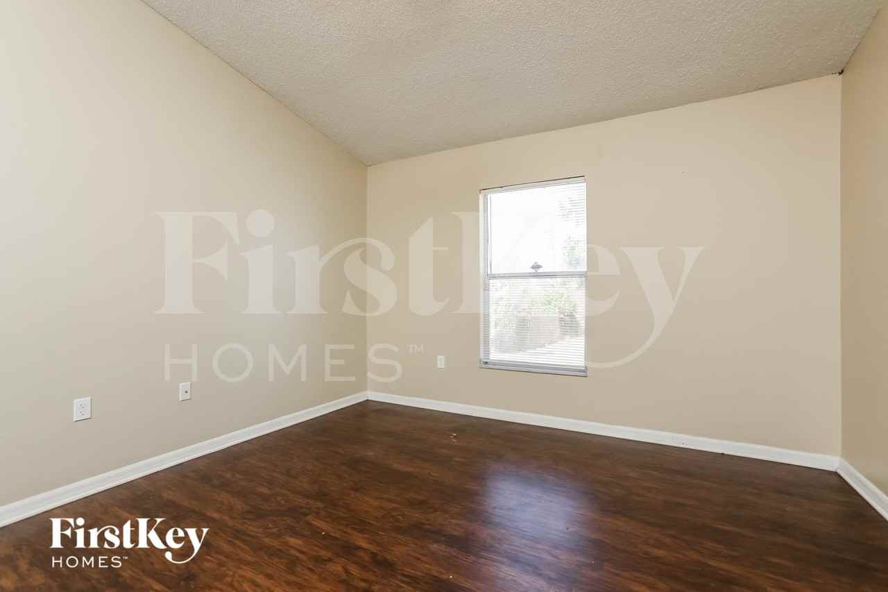 7448 Little Pond Ct - Photo 6 of 15