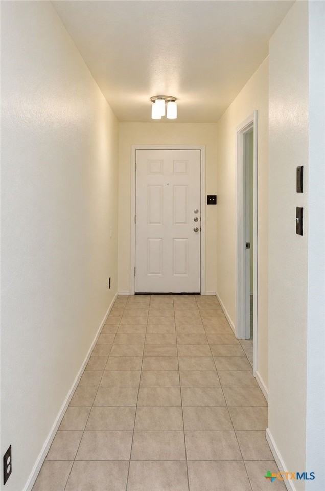 9011 Sandyford Ct - Photo 3 of 42