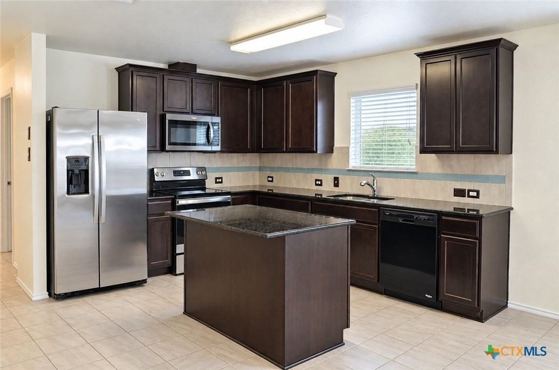 9011 Sandyford Ct - Photo 5 of 42